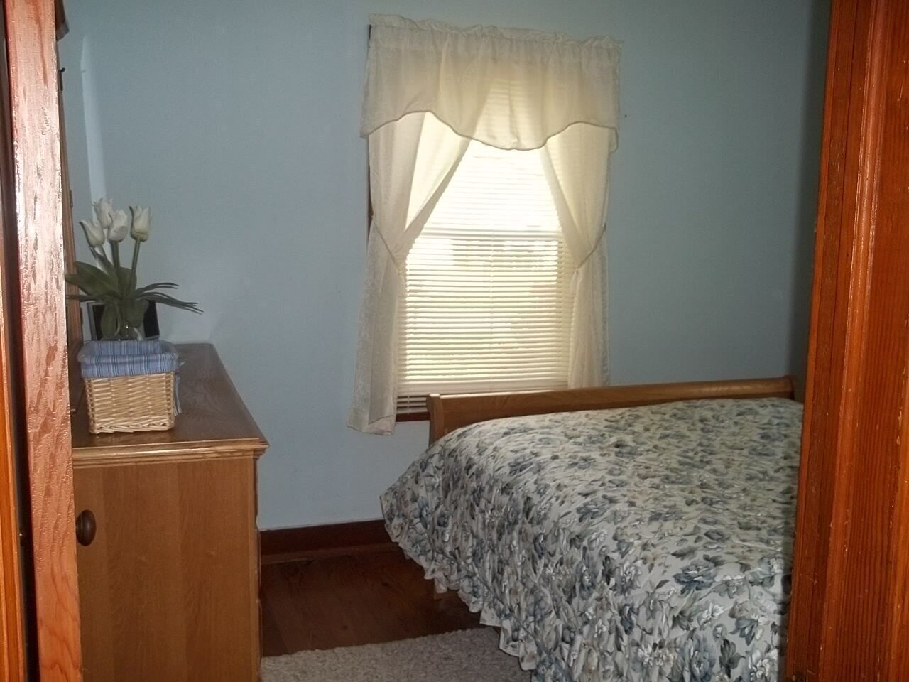 Super cute, 2 bedroom, 1 bath, furnished cottage 