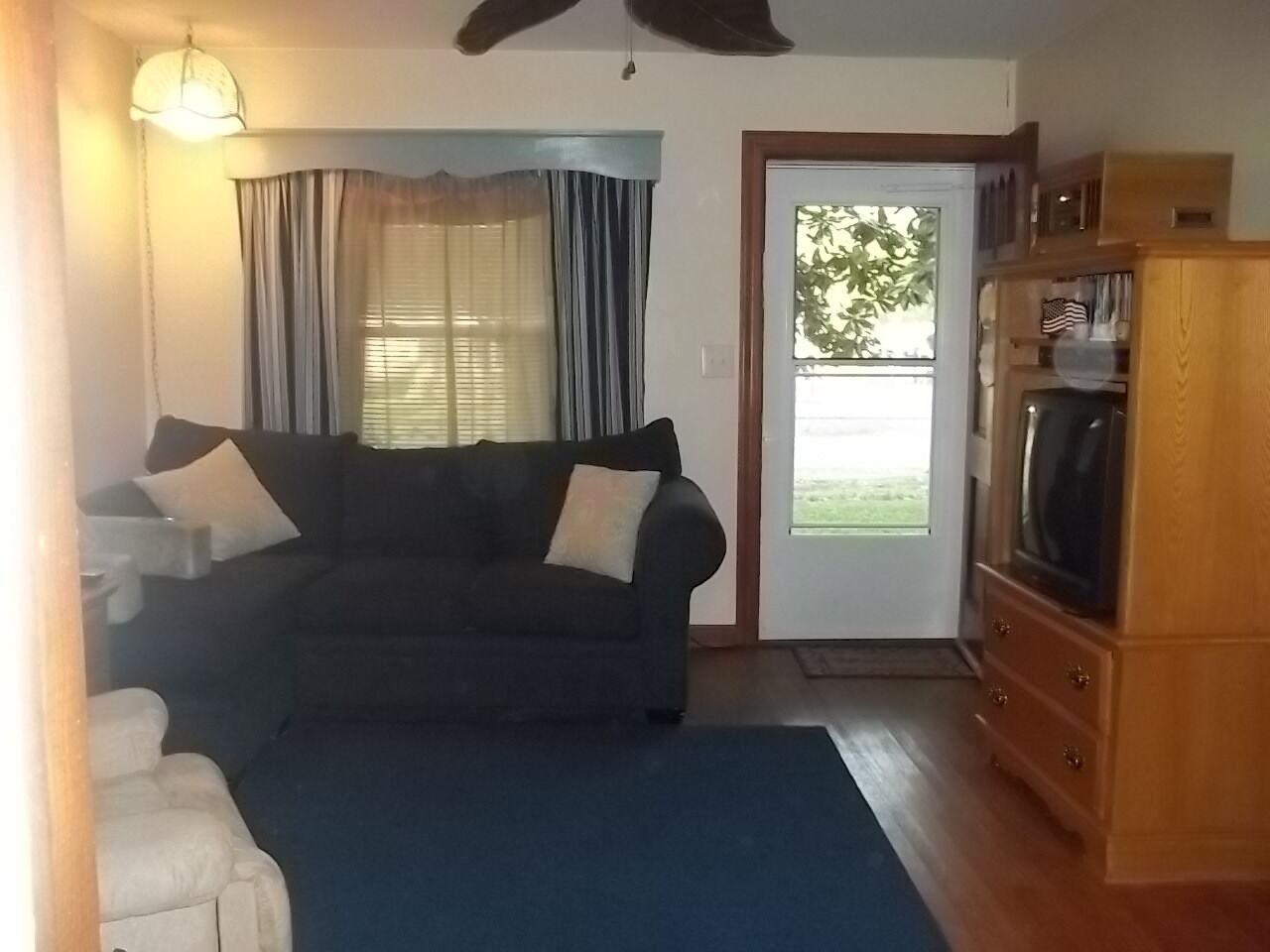 Super cute, 2 bedroom, 1 bath, furnished cottage 