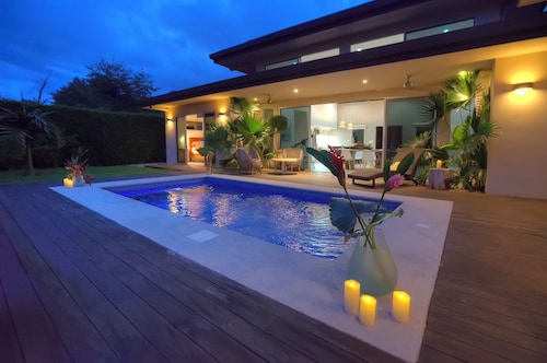 Amazing Home WALK to Best Beach in the Area