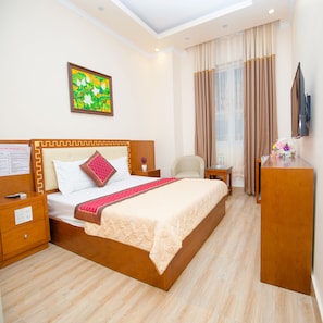 Phòng 2 giường đơn Deluxe, quang cảnh núi | Minibar, bàn, màn/rèm cản sáng, truy cập Internet không dây miễn phí