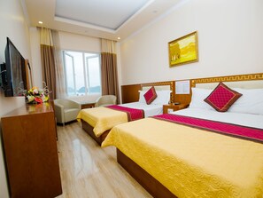 Minibar, bàn, màn/rèm cản sáng, truy cập Internet không dây miễn phí 