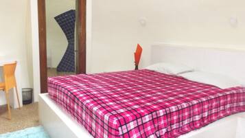 Deluxe villa, 2 slaapkamers | 2 slaapkamers, een bureau, een strijkplank/strijkijzer