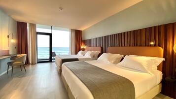 Dreibettzimmer, 2 Queen-Betten, Meerblick