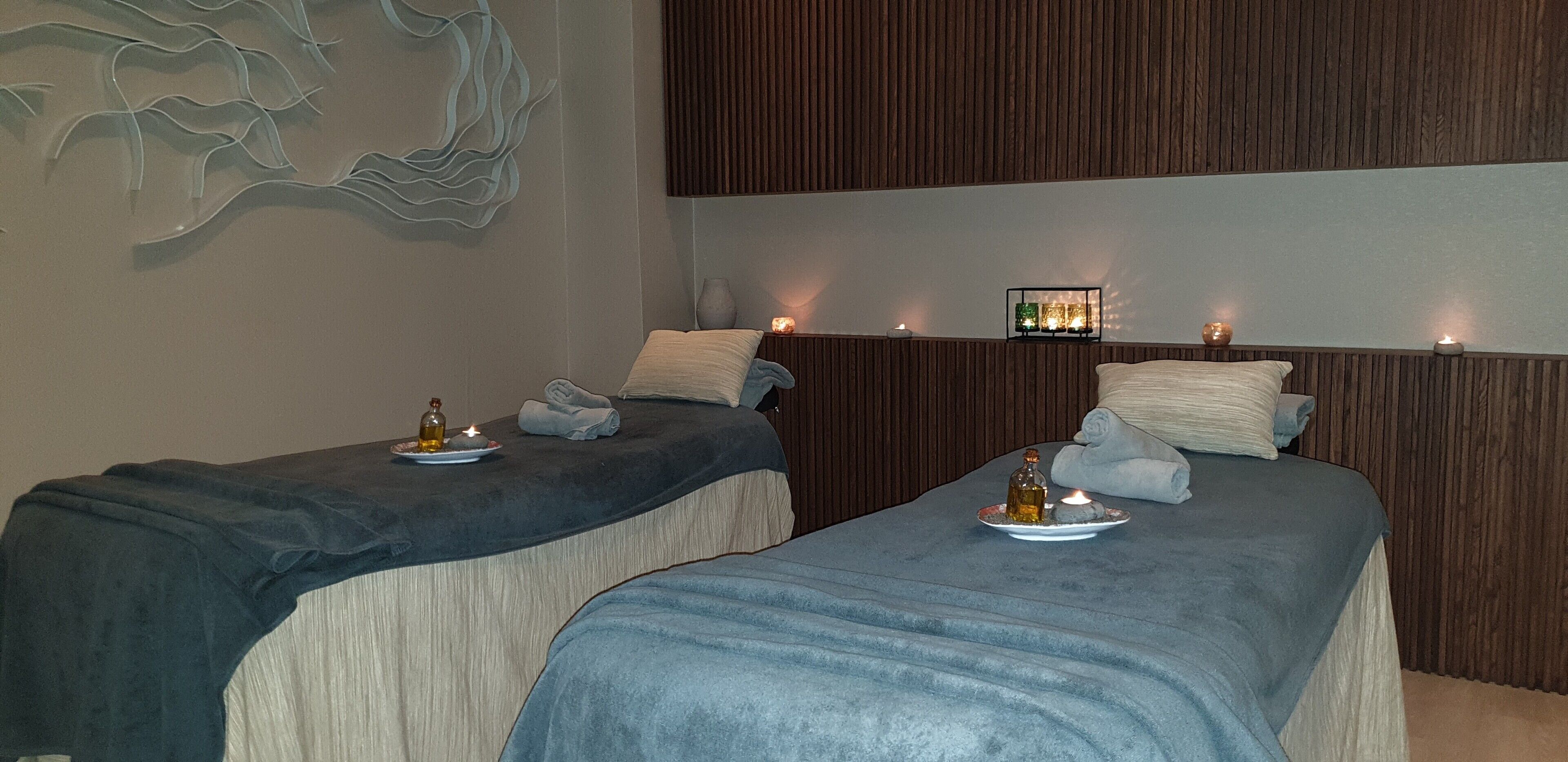 Couples treatment rooms, sauna, hot tub, Turkish bath, body treatments