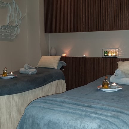 Couples treatment rooms, sauna, hot tub, Turkish bath, body treatments