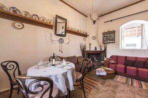 Ferienhaus, 3 Schlafzimmer, eingeschränkter Meerblick | Wohnbereich