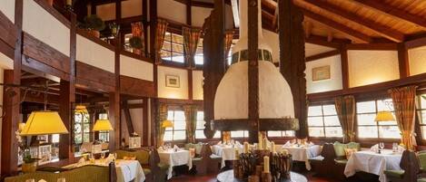 Lunch and dinner served, Spanish cuisine