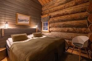 Superior-Suite, 2 Schlafzimmer, Nichtraucher, Sauna | 2 Schlafzimmer, Schreibtisch, schallisolierte Zimmer, kostenloses WLAN