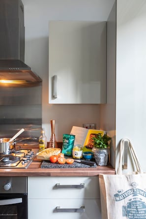 Shared kitchen - Dream Stays Bath - Trim Street Townhouse with Hot tub (Bath)