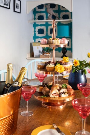 House, Private Bathroom | Food and drink - Dream Stays Bath - Trim Street Townhouse with Hot tub (Bath)