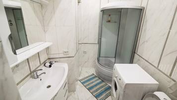 Signature Shared Dormitory | Bathroom | Shower, towels