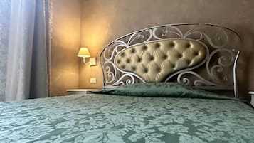 Coffres-forts dans les chambres, bureau, fer et planche Ă  repasser