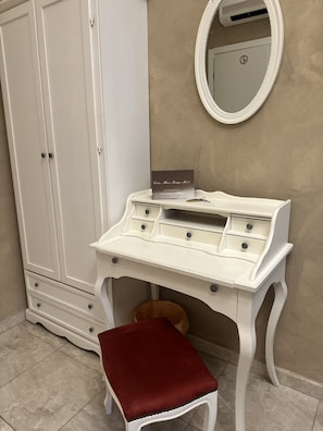 In-room safe, desk, iron/ironing board, free WiFi