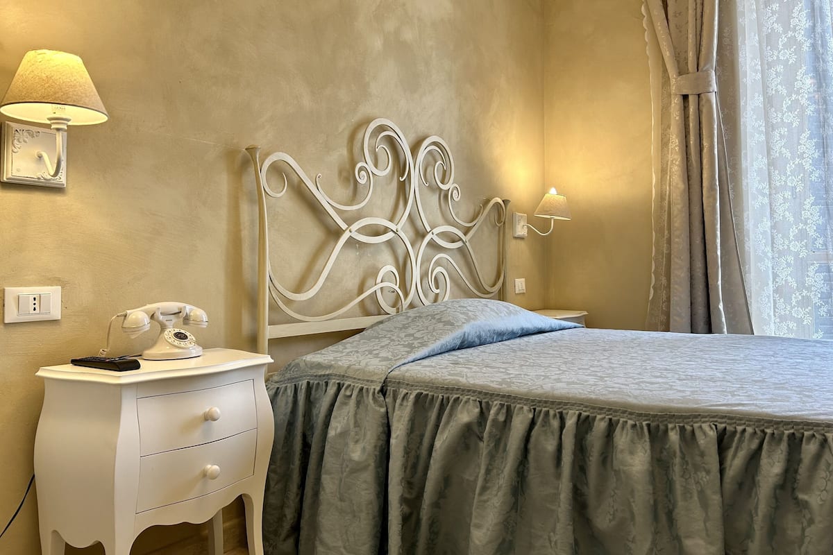 In-room safe, desk, iron/ironing board, free WiFi