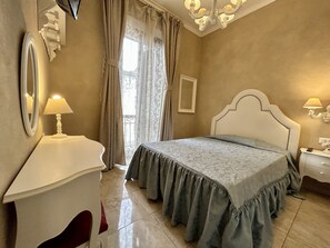 In-room safe, desk, iron/ironing board, free WiFi - Boutique Hotel Calais Milano (Milan)