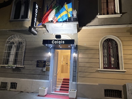 Front of property. Boutique Hotel Calais Milano