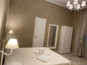 In-room safe, desk, iron/ironing board, free WiFi - Boutique Hotel Calais Milano (Milan)