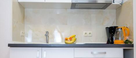 Studio, Multiple Beds (3) | Private kitchen | Fridge, stovetop, coffee/tea maker, electric kettle