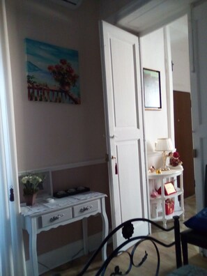 Standard Twin Room | Room amenity - La Dimora del Giurista (Corigliano-Rossano)