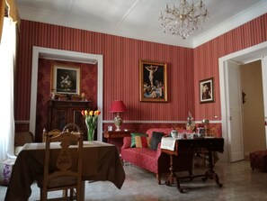 Desayuno continental gratuito y diario