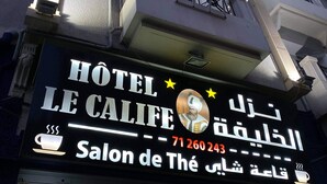 A hotel sign with the name "HOTEL LE CALIFE" and a contact number. - Hôtel Le Calife (Tunis)
