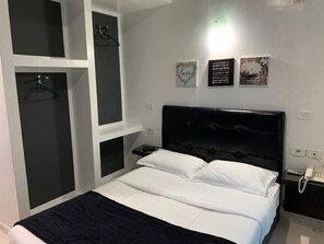 Double or Twin Room | In-room safe, blackout drapes, free WiFi, bed sheets - Hôtel Le Calife (Tunis)