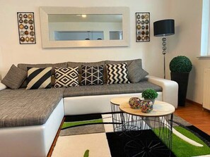 Apartment, Terrasse La Lucia | Desk, free WiFi, bed sheets