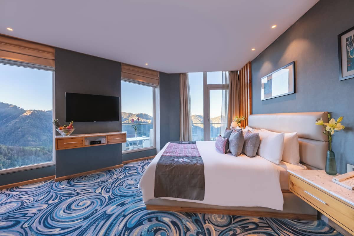 suite, 1 queen bed, garden view | in-room safe, individually decorated, individually furnished, desk