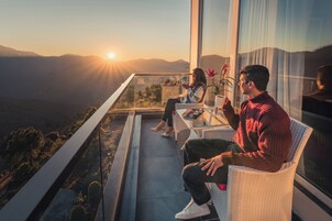 Suíte, 1 cama Queen, vista para o jardim | Vista da sacada