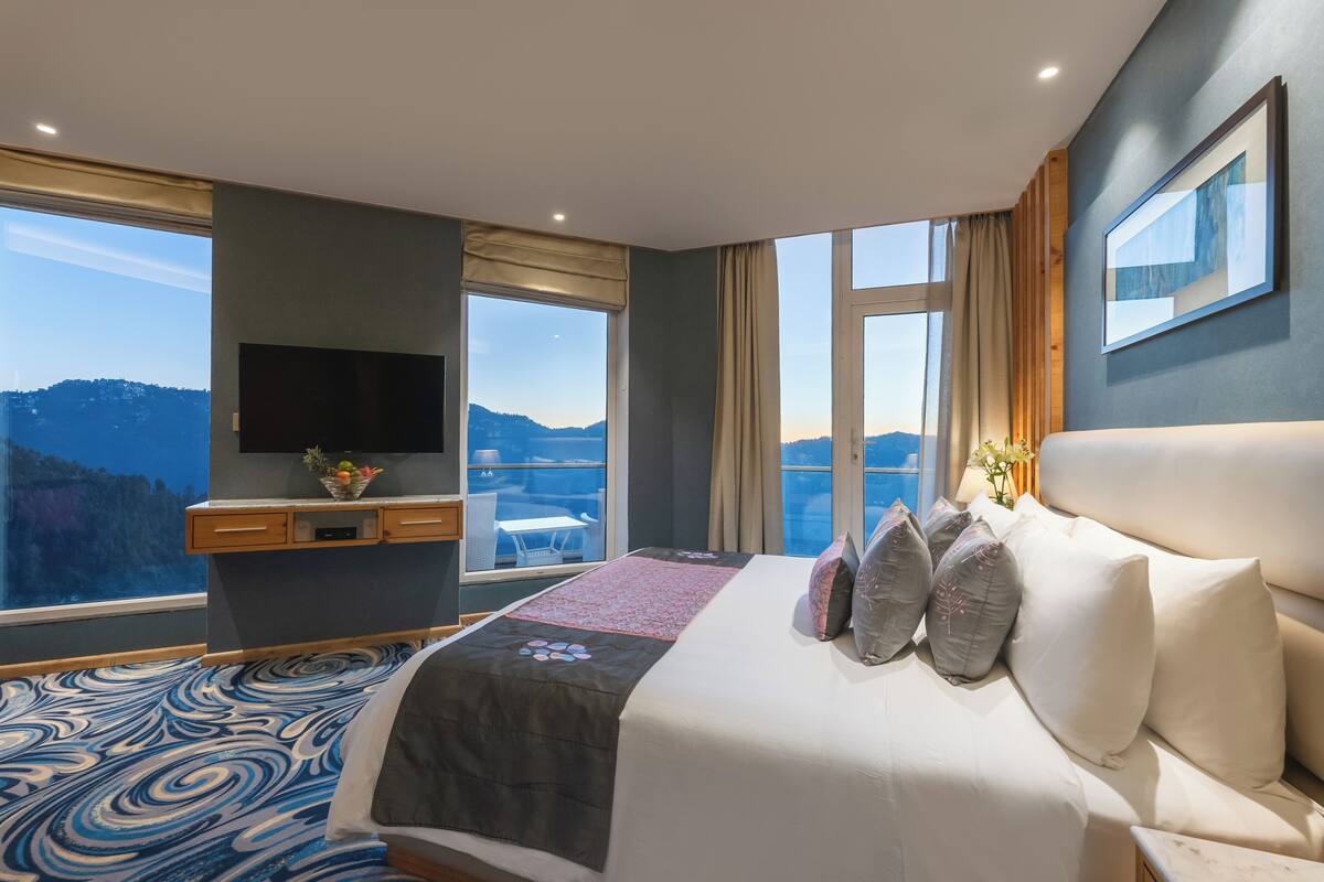 suite, 1 queen bed, garden view | in-room safe, individually decorated, individually furnished, desk