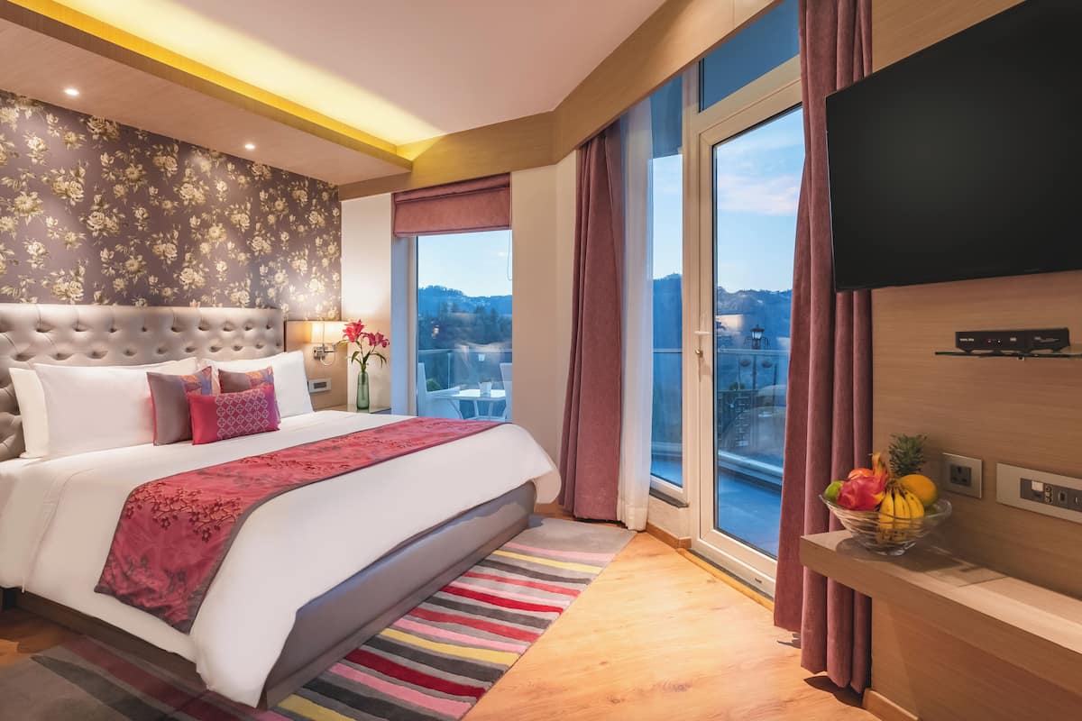 in-room safe, individually decorated, individually furnished, desk