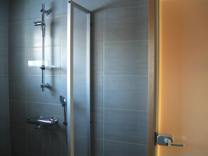 Twin Room | Bathroom shower