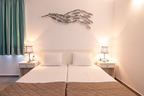 In-room safe, iron/ironing board, WiFi, bed sheets