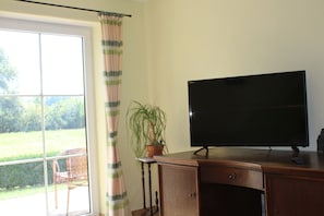Apartment (Christiane) | Television