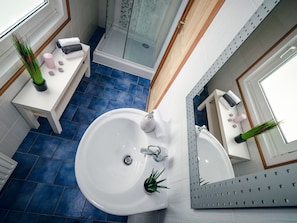 Deluxe Apartment, Berbilang Katil, Non Smoking, Hill View | Bilik Mandi | Gabungan pancuran/tab mandi, hulu semburan mandi hujan 