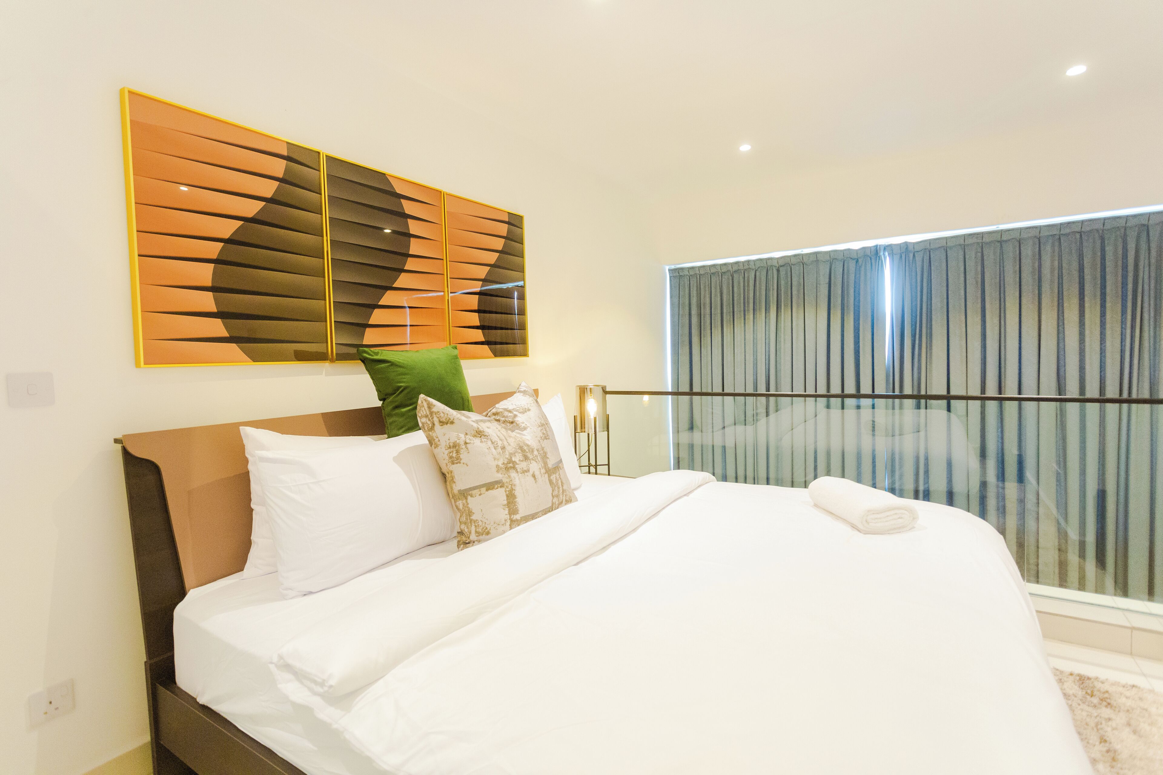 Alloggio Luxury su due livelli, 1 letto queen | Biancheria da letto di alta qualità, una cassaforte in camera