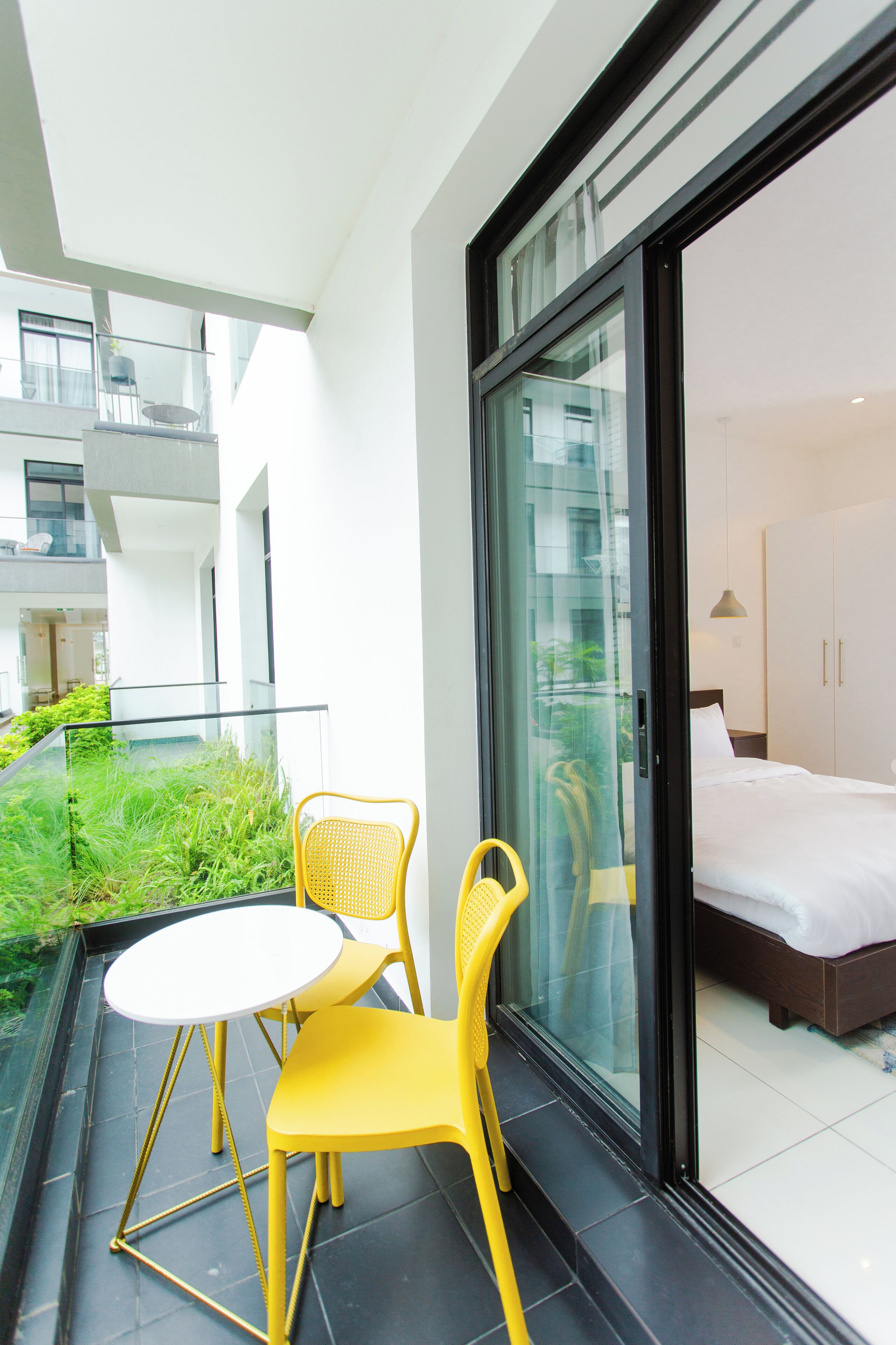 Deluxe Studio, 1 Queen Bed, Non Smoking | Terrace/patio