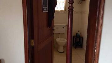 3 bedrooms, in-room safe, iron/ironing board, free WiFi