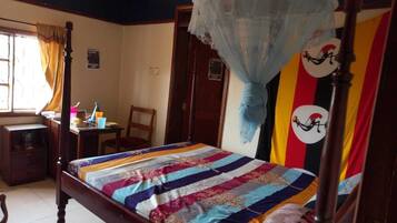 3 bedrooms, in-room safe, iron/ironing board, free WiFi
