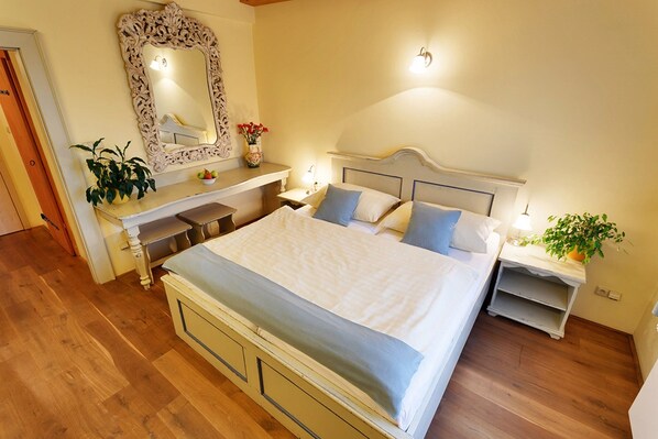 Doppel- oder Zweibettzimmer