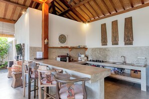 Frigorifero, microonde, piano cottura, macchina per tè/caffè