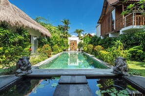 Unclassified image, 4 of 57, button