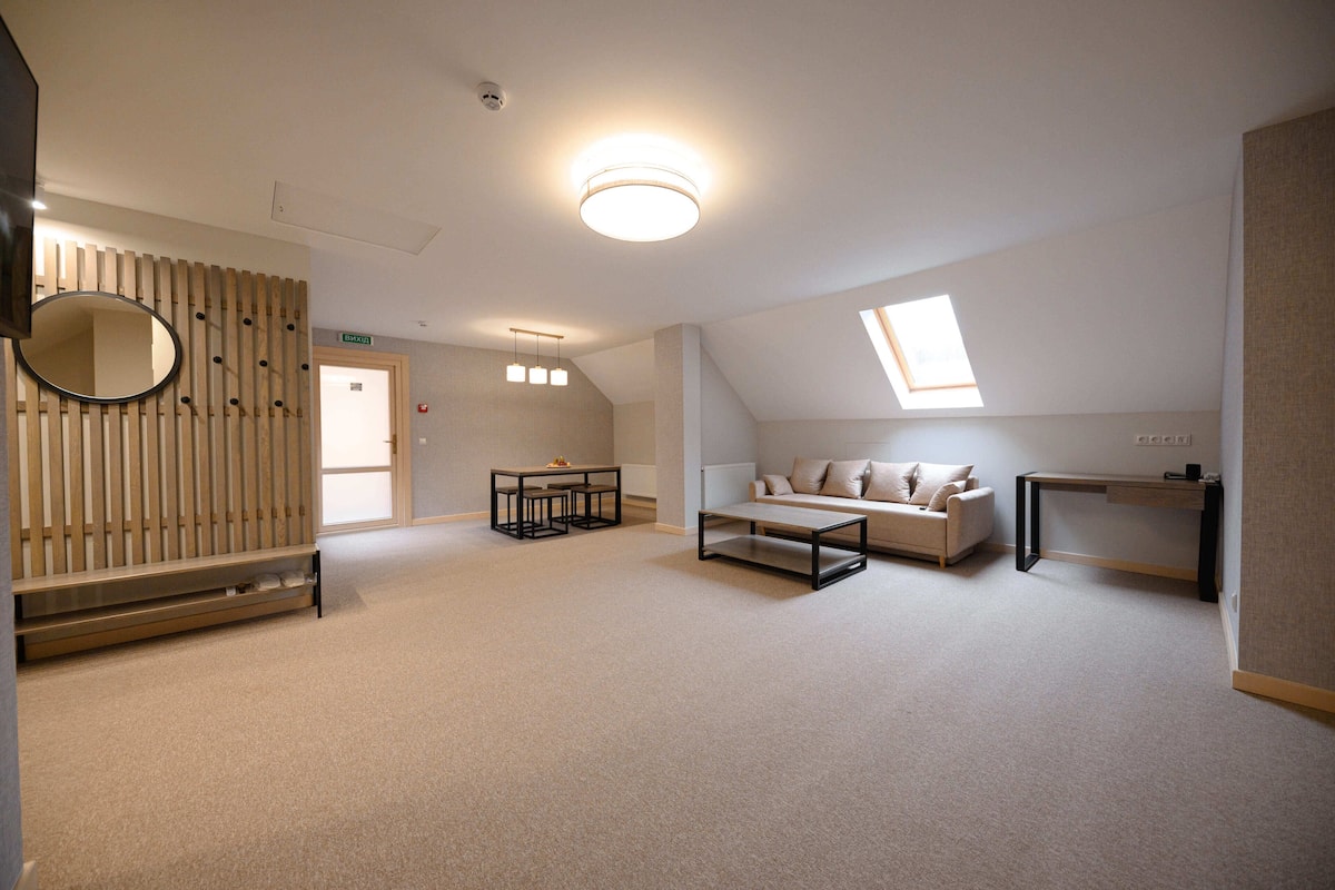 Family Suite | In-room safe, iron/ironing board, bed sheets