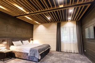 Suite | In-room safe, iron/ironing board, bed sheets