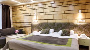 Cottage, Fireplace | Peti besi dalam bilik, seterika/papan seterika, cadar katil