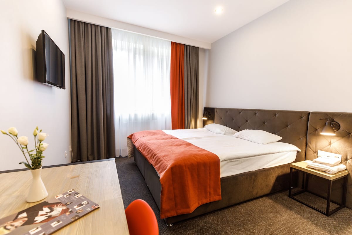 Standard Room | In-room safe, iron/ironing board, bed sheets