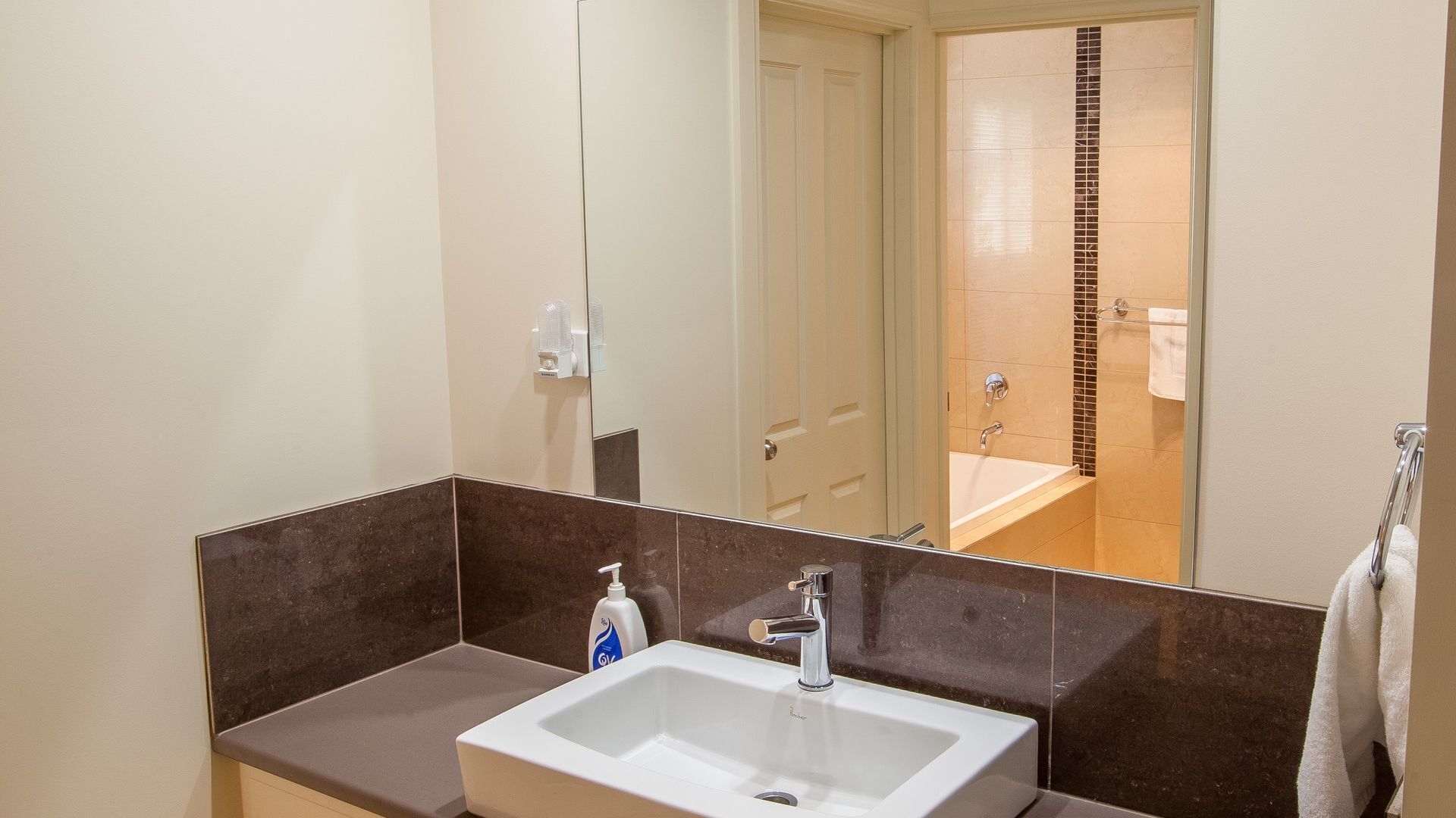 Stately Moorings - Luxury Large home with amazing views — image 13