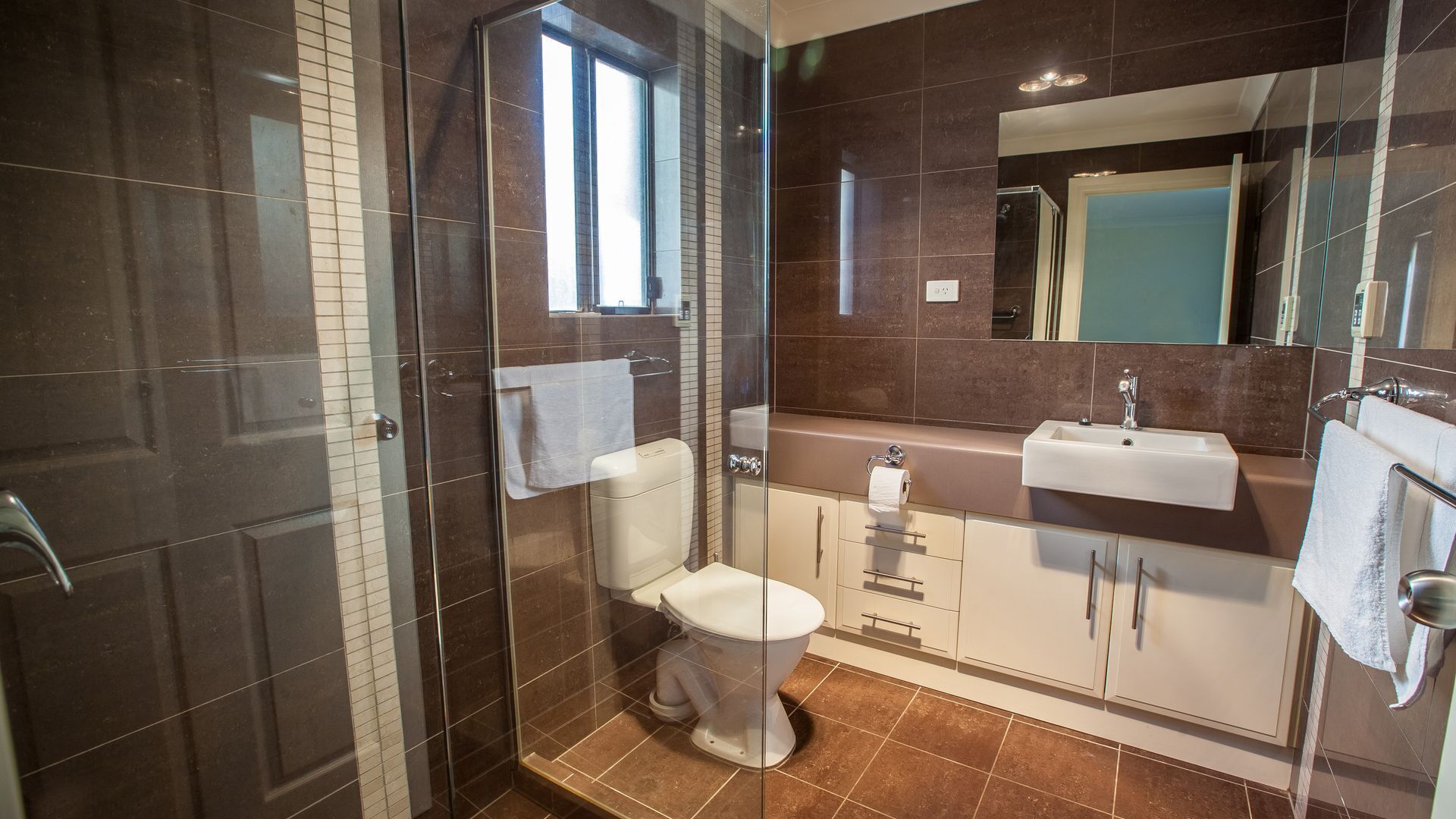 Stately Moorings - Luxury Large home with amazing views — image 9