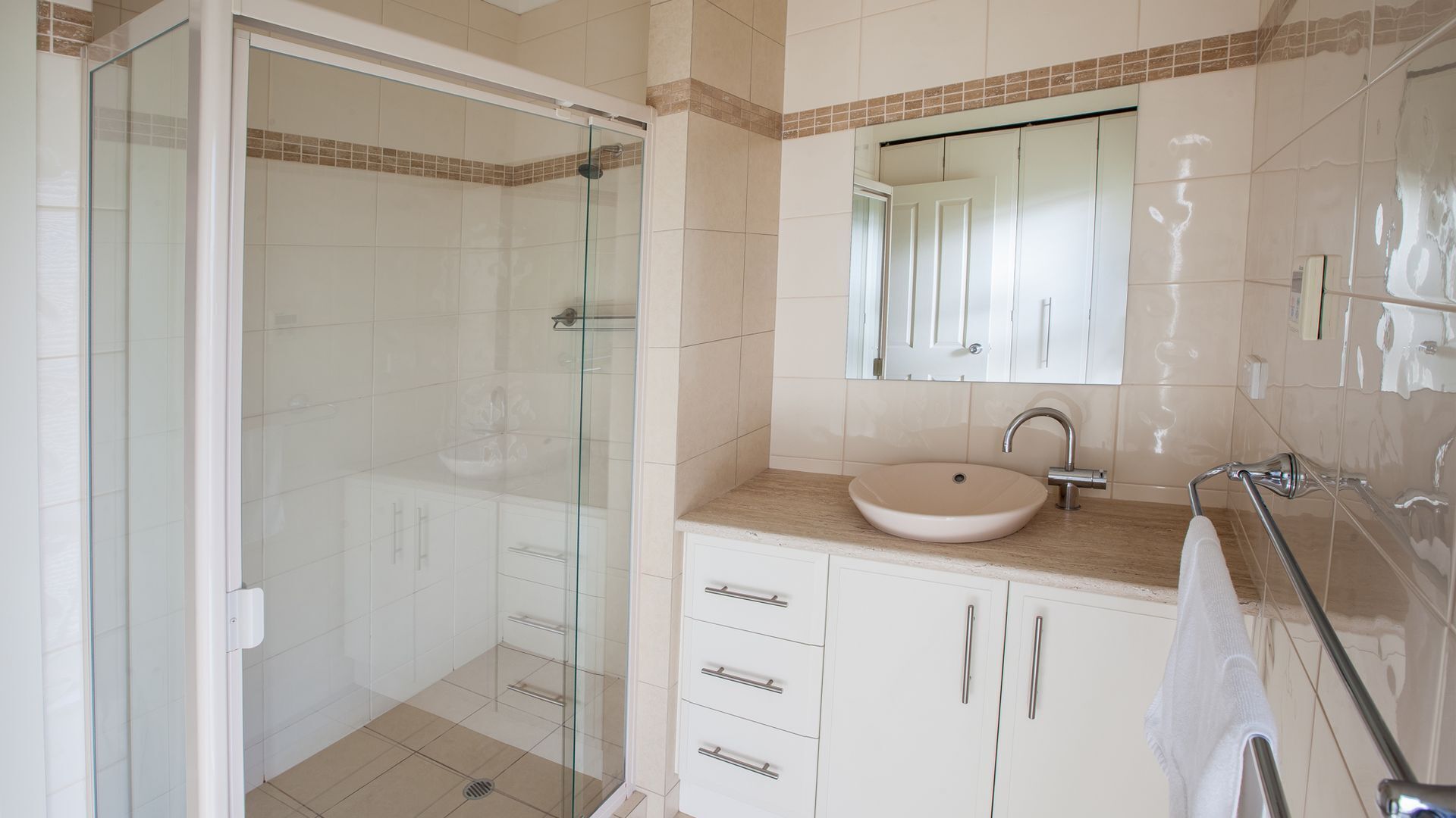 Stately Moorings - Luxury Large home with amazing views — image 15