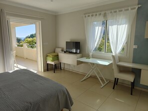 1 slaapkamer, een strijkplank/strijkijzer, wifi, beddengoed